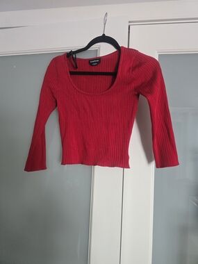 bebe Red Ribbed Scoop-Neck Long Sleeve Crop Top